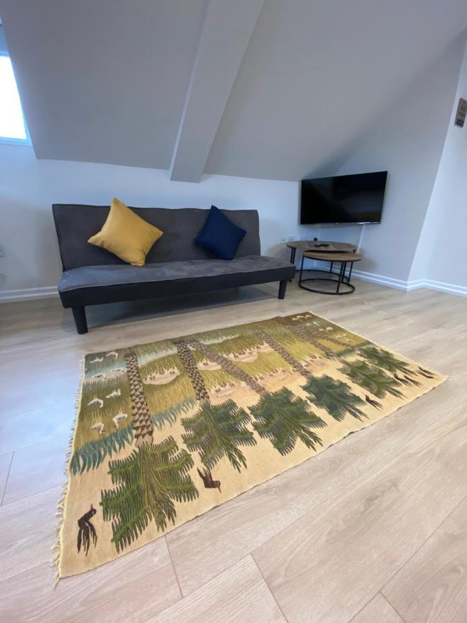 Lovely Spacious Loft Close To Train Station Worthing Zewnętrze zdjęcie