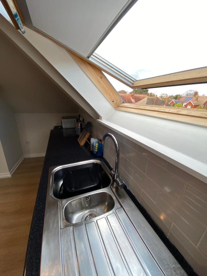 Lovely Spacious Loft Close To Train Station Worthing Zewnętrze zdjęcie