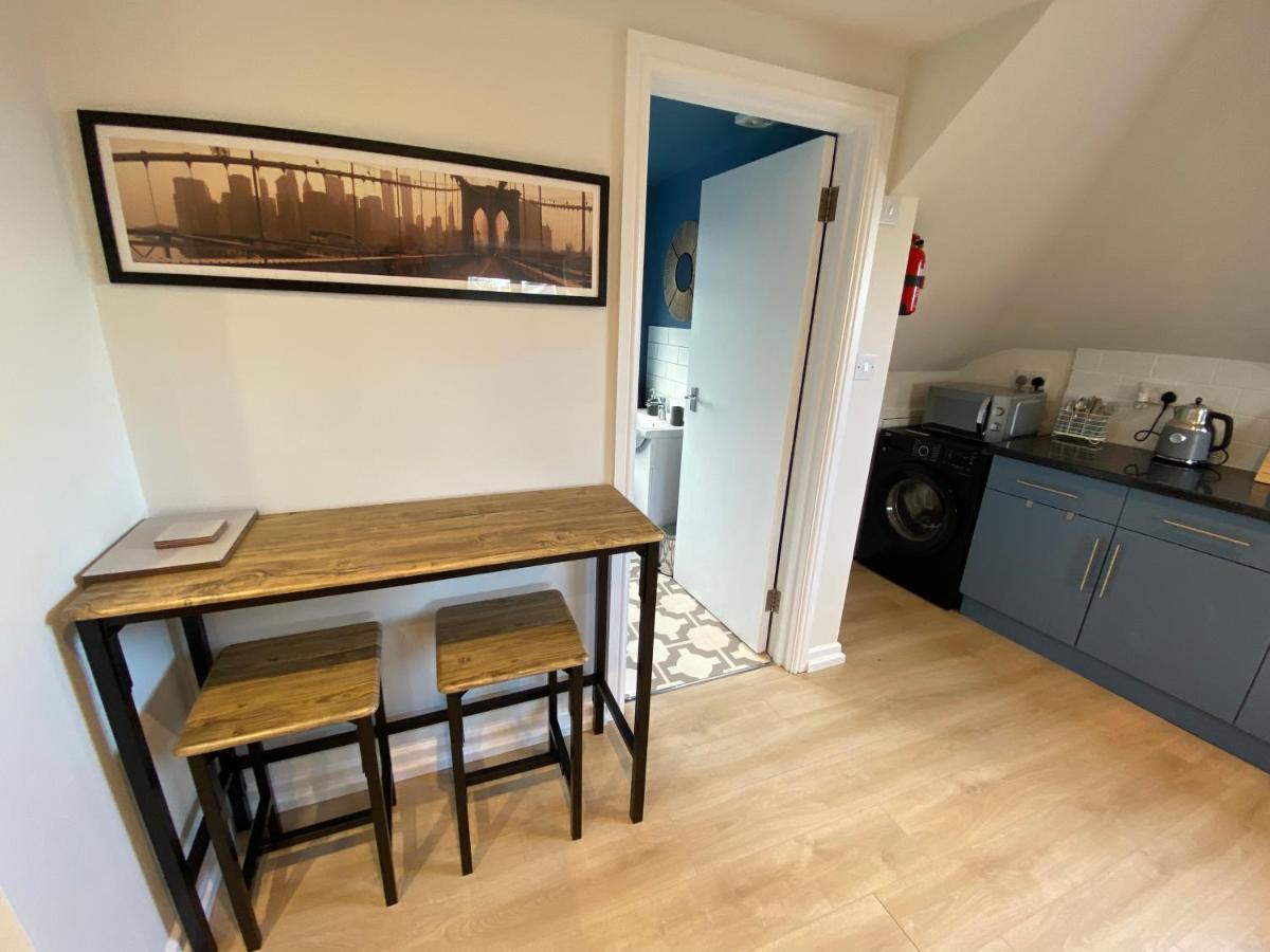 Lovely Spacious Loft Close To Train Station Worthing Zewnętrze zdjęcie